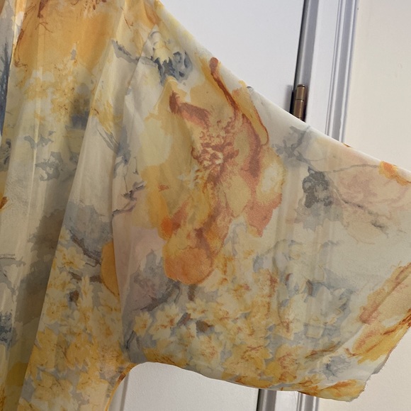 Beach coverup - Picture 3 of 9